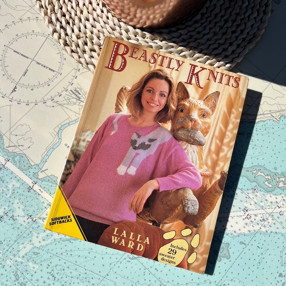 Vintage 1988 Beastly Knits by Lalla Ward - Picture 1 of 9